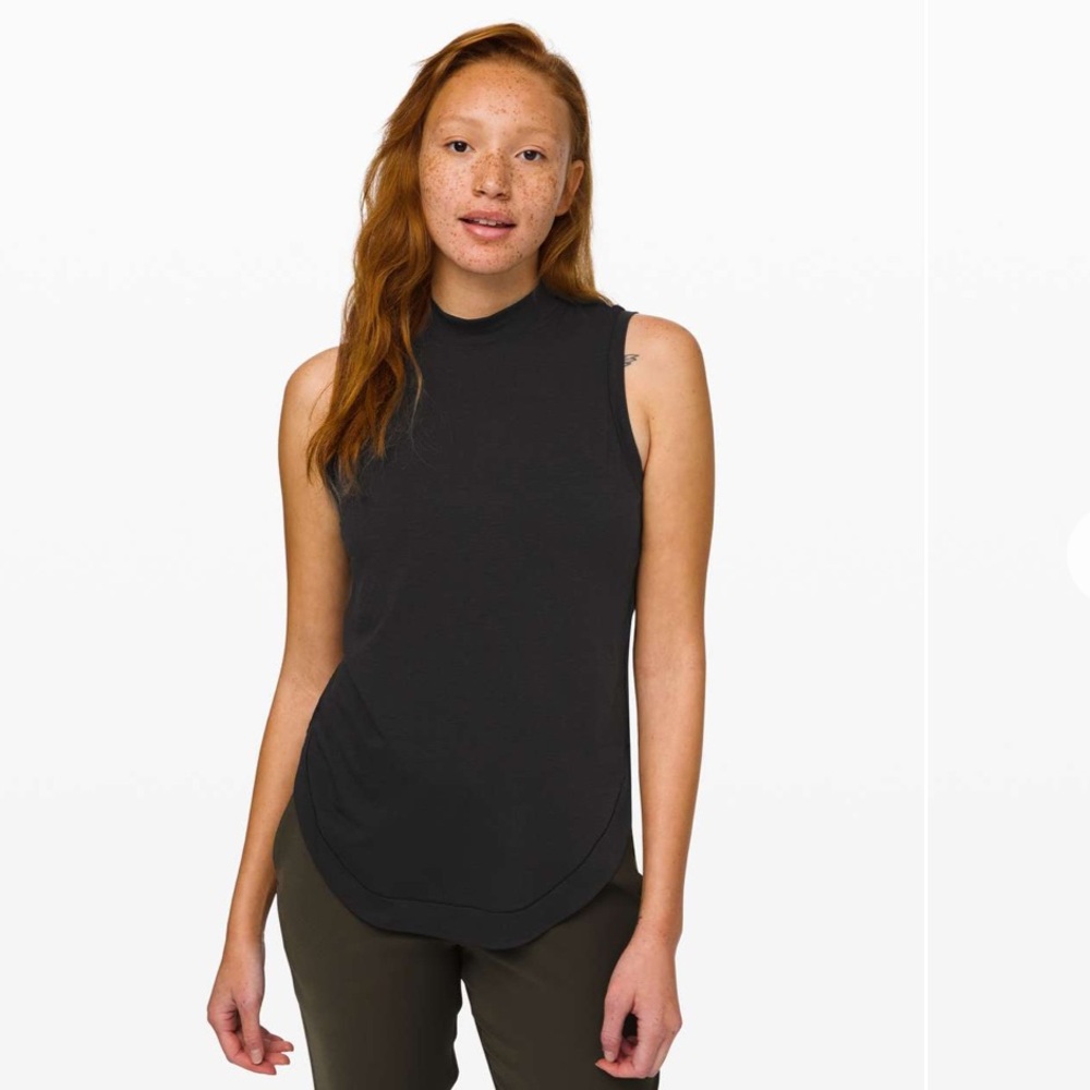 ▪️Lululemon Seeking Soft Mock Neck Tank
Black